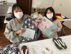 浴衣女子着付け前1.png
